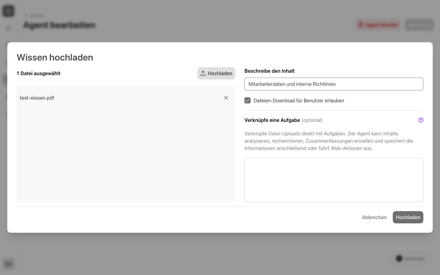 Der Dialog „Wissen hochladen“ mit Beschreibung, Dateiablage, Option „Dateien-Download für Benutzer erlauben“ und „Aufgabe verknüpfen“
